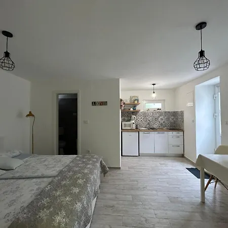 Ana * Zadar